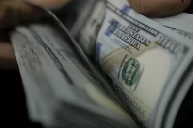 Imputan a una niñera tras robar 36.000 dólares de una casa en Yerba Buena