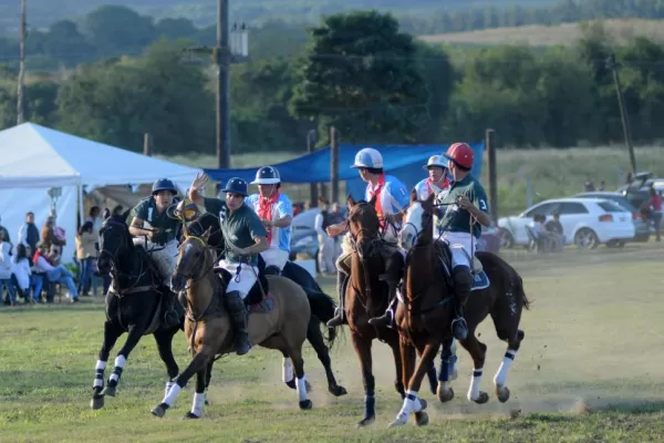 Competencia de pato en Tapia en homenaje a un grande