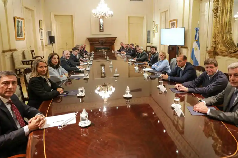 MITIN. Gobernadores le pidieron a Alberto Fernández mayor federalismo en la distribución de fondos.