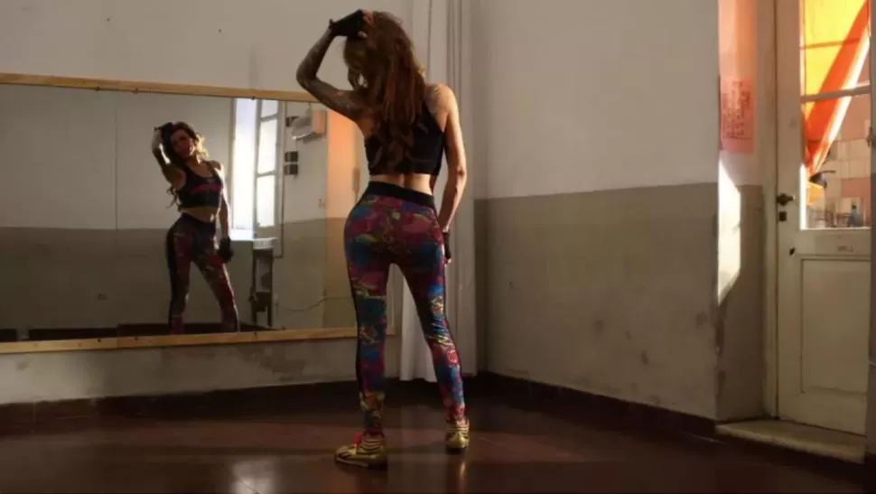 “JAZMÍN”. Una transexual decide no soportar más los golpes de su novio.