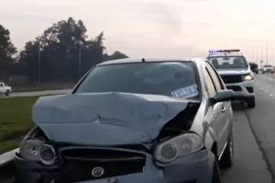 Dos autos chocaron en la avenida de Circunvalación
