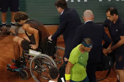 Zverev se lesionó y Nadal es finalista de Roland Garros