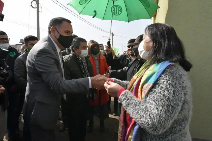 ACTO DE ENTREGA DE VIVIENDAS EN BARRIO MANANTIAL SUR / COMUNICACIÓN PÚBLICA