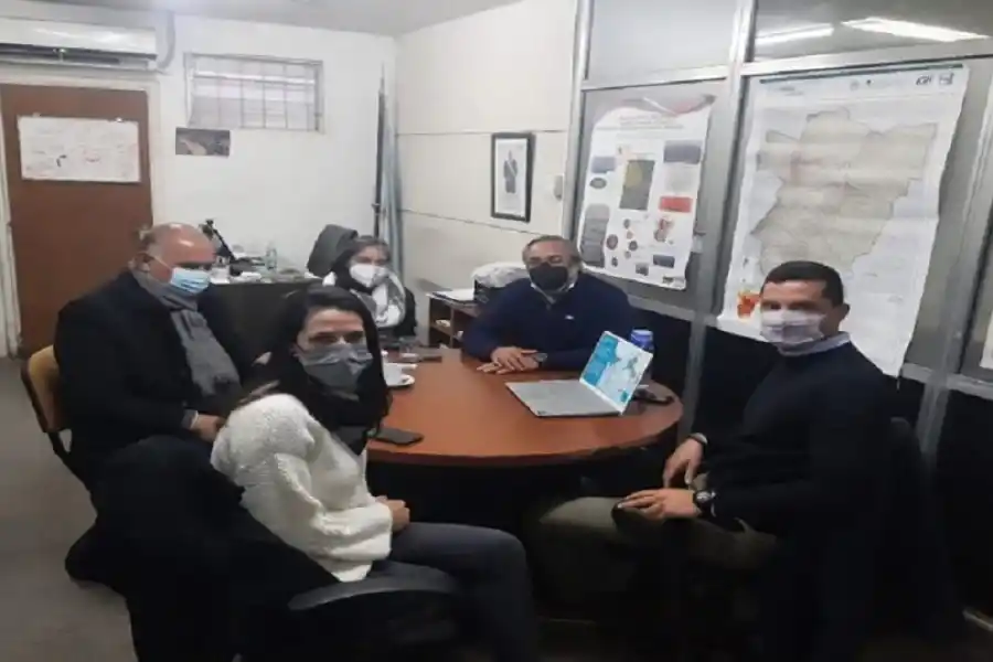 EL EQUIPO DE TRABAJO. Desarrollan el proyecto para medir la calidad del aire en Tucumán. Foto Comunicación Pública