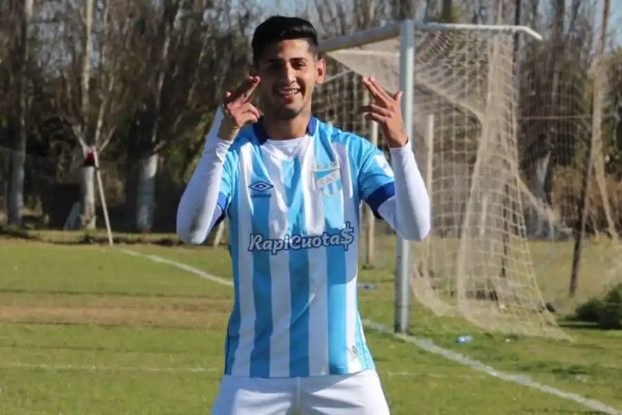 GOLEADOR. Kevin Isa Luna festeja la apertura del marcador.