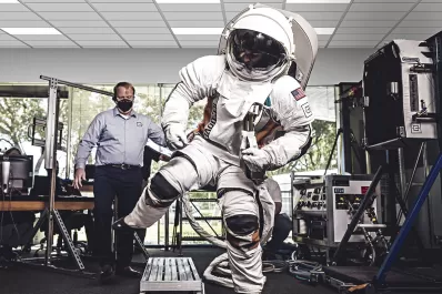 Los trajes de la NASA para viajar a la Luna y a Marte