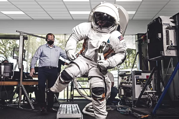 Los trajes de la NASA para viajar a la Luna y a Marte