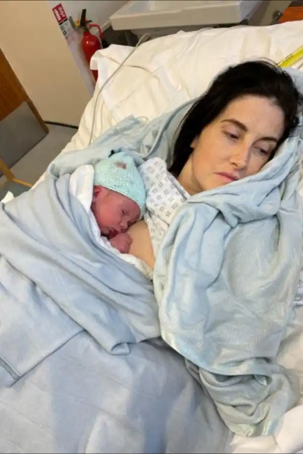 Le dijeron que era hipocondríaca, dio a luz a su hijo y le detectaron cáncer terminal