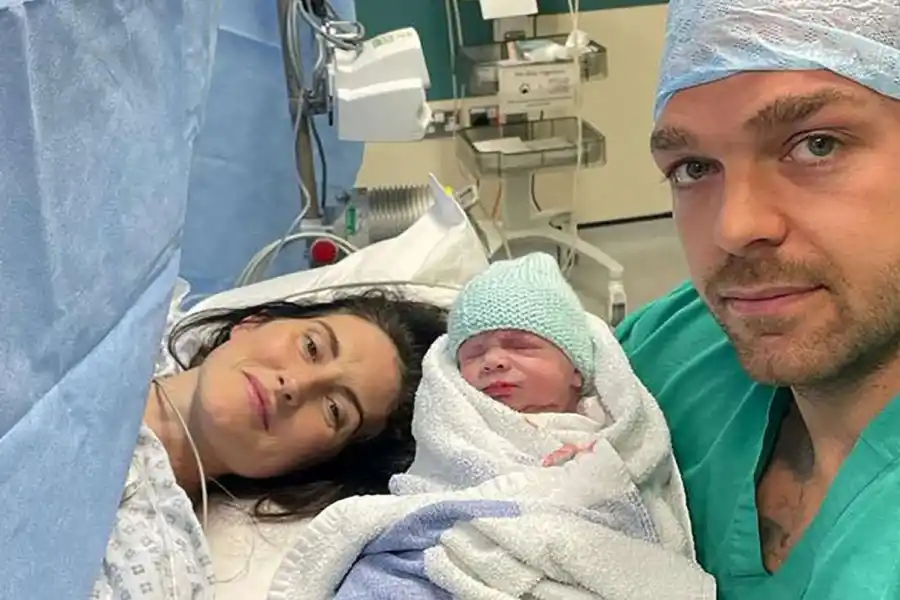 Lois Walker durante la cesárea de su hijo.