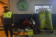 Robaron una moto, pidieron recompensa, ahora están tras las rejas