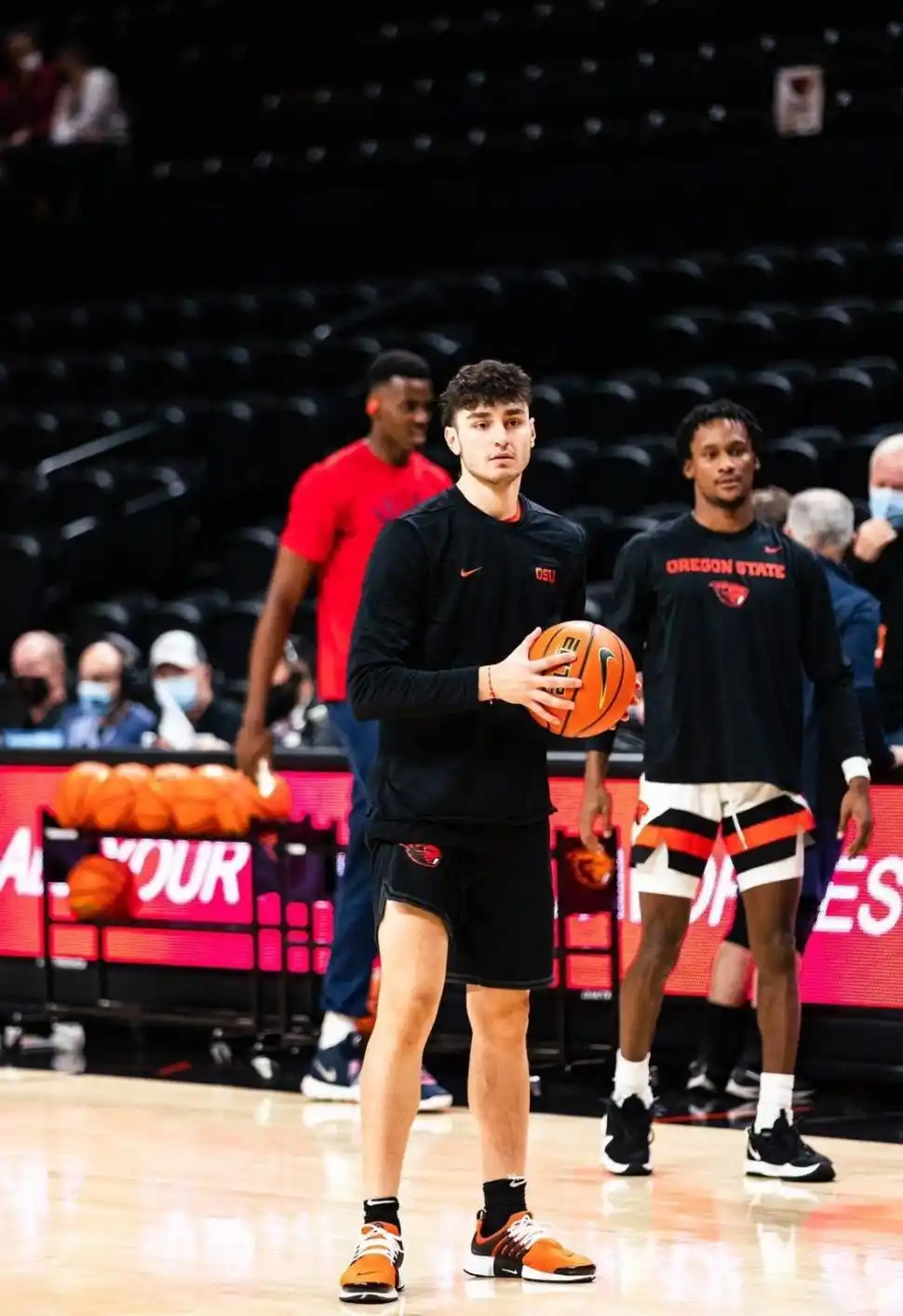 SUEÑO CUMPLIDO. El tucumano Felipe Palazzo estudia Finanzas en Oregon y juega en la liga universitaria. 