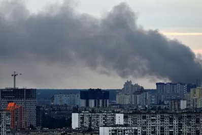 Rusia bombardea Kyiv y Ucrania dice que contraatacó