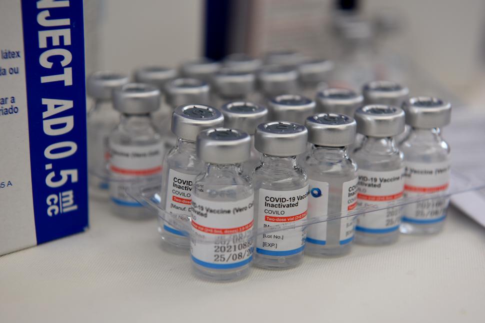VACUNACIÓN. Las autoridades locales instaron a la sociedad a concurrir al nodo de vacunación más cercano para acceder a sus dosis de refuerzo. 