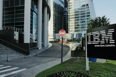 IBM cierra sus operaciones en Rusia y comenzó a despedir a sus empleados