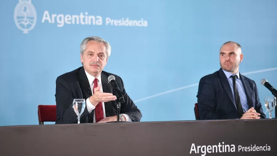 Alberto Fernández y Martín Guzmán en la presentación del proyecto de Renta Inesperada.