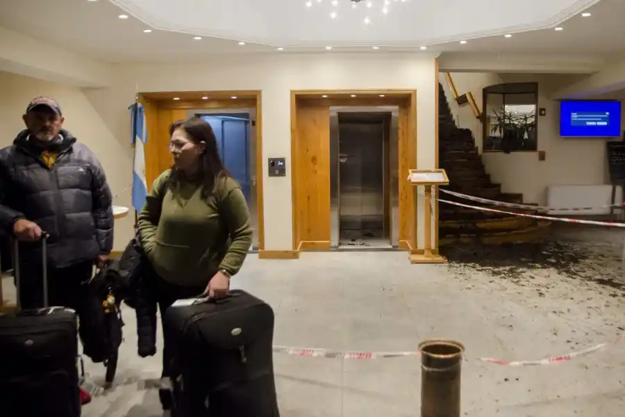 Alud en Bariloche: murió un hombre que estaba en un hotel y lo arrastró el barro