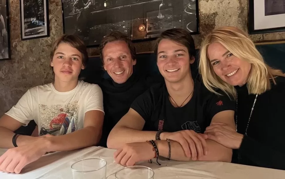 Valeria Mazza junto a su familia, entre ellos, su hijo Tiziano.