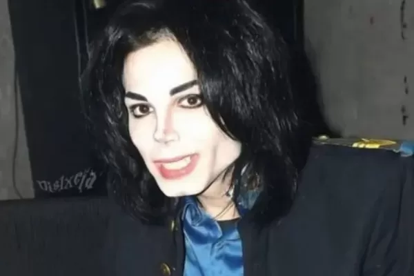 Confundieron al imitador argentino de Michael Jackson con Felipe Petinatto y le pegaron
