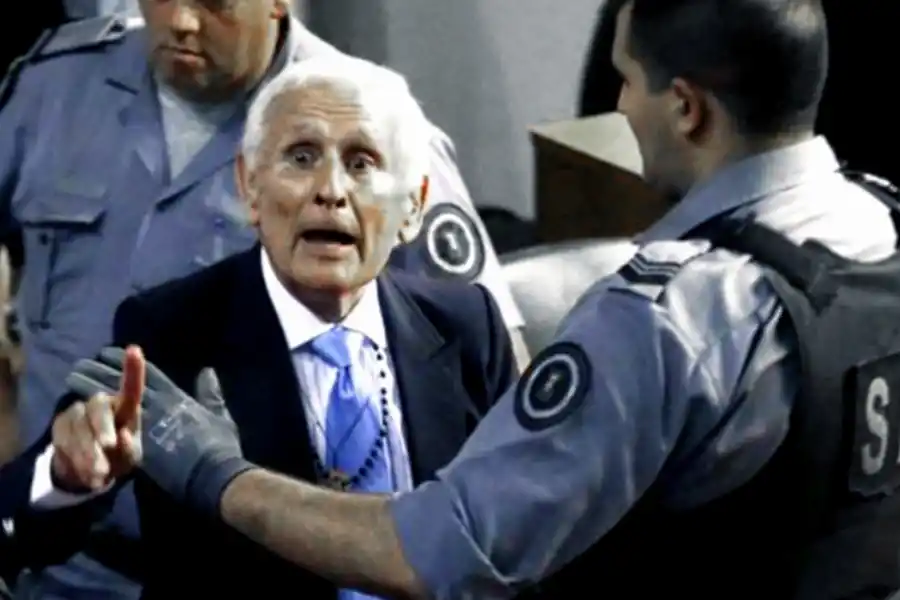 ARCHIVO. El represor Miguel Etchecolatz.