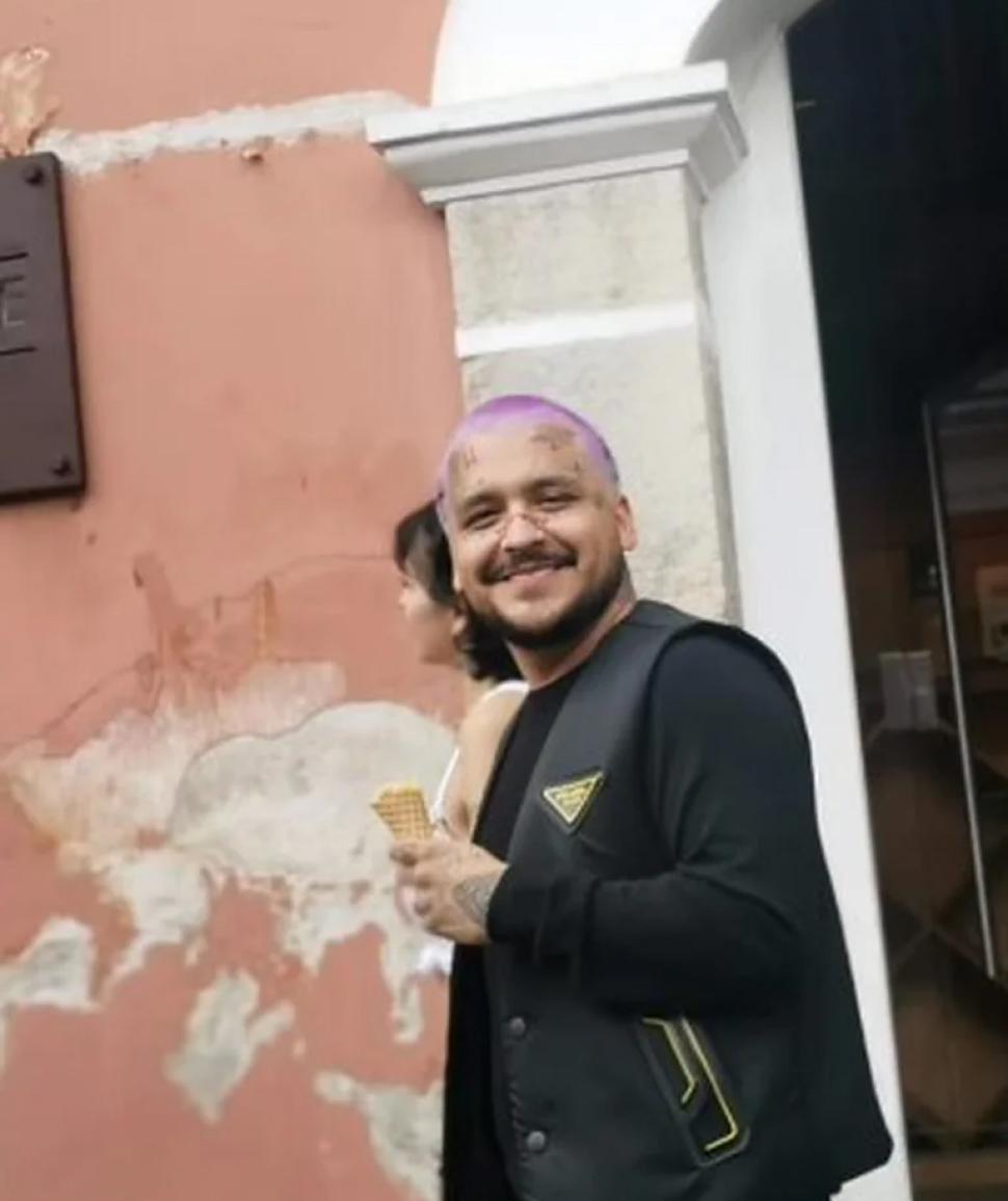 Nodal se vio sonriente al sentirse fotografiado (Foto: TikTok/@jassgrajeda23)