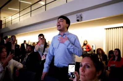 Almagro hablaba de libertad de prensa y le gritaron “golpista” y “asesino”