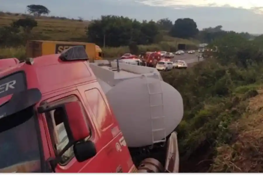 Brasil: un periodista fue a cubrir un accidente vial y se enteró en vivo que la víctima fatal era su hijo