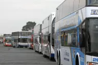 La falta de gasoil golpea a transportistas de turismo: Te lleva 10 horas llenar un tanque