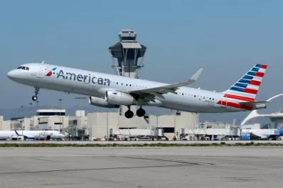 Estados Unidos dejará de pedir el test de COVID-19 a las personas que lleguen en avión