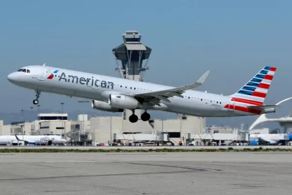 Estados Unidos dejará de pedir el test de COVID-19 a las personas que lleguen en avión