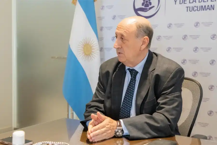 El ministro Pupilar y de la Defensa, Washington Navarro Dávila. Foto de Prensa MPD