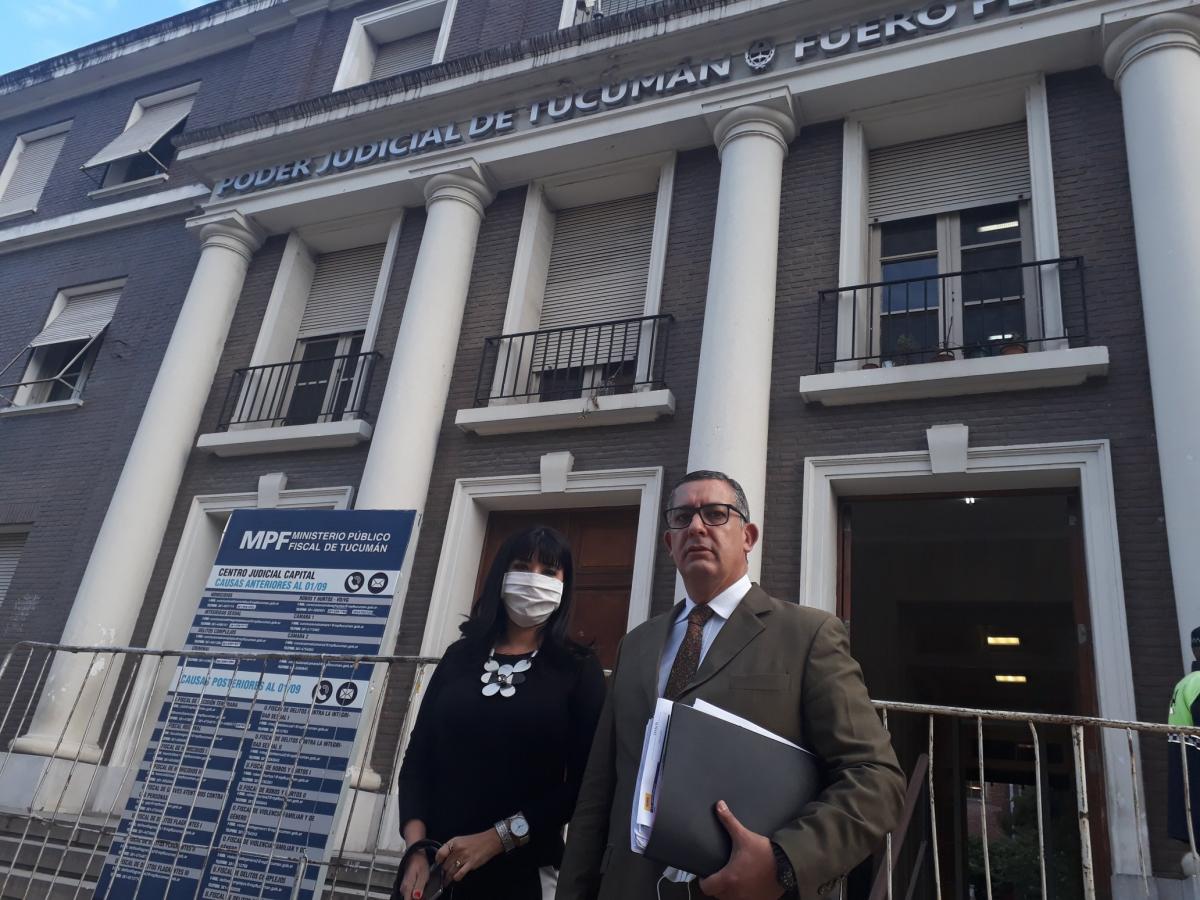 DENUNCIANTES. La dirigente gremial Martínez Romero y el abogado Gustavo Morales. Foto de Twitter @AleMartinezRom