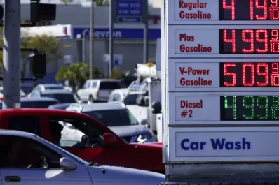 La inflación en EEUU se dispara y el precio de la nafta alcanzó un récord histórico