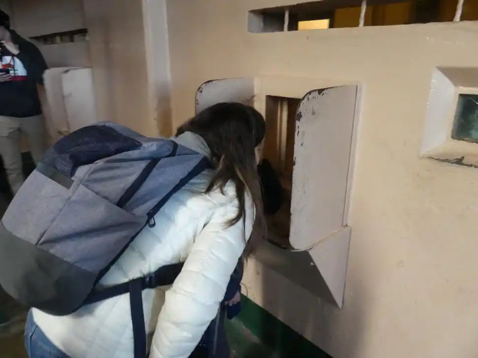 EL LLAMADO DE LA LIBERTAD. En algunos muros había mirillas desde donde los presos veían la vida exterior.