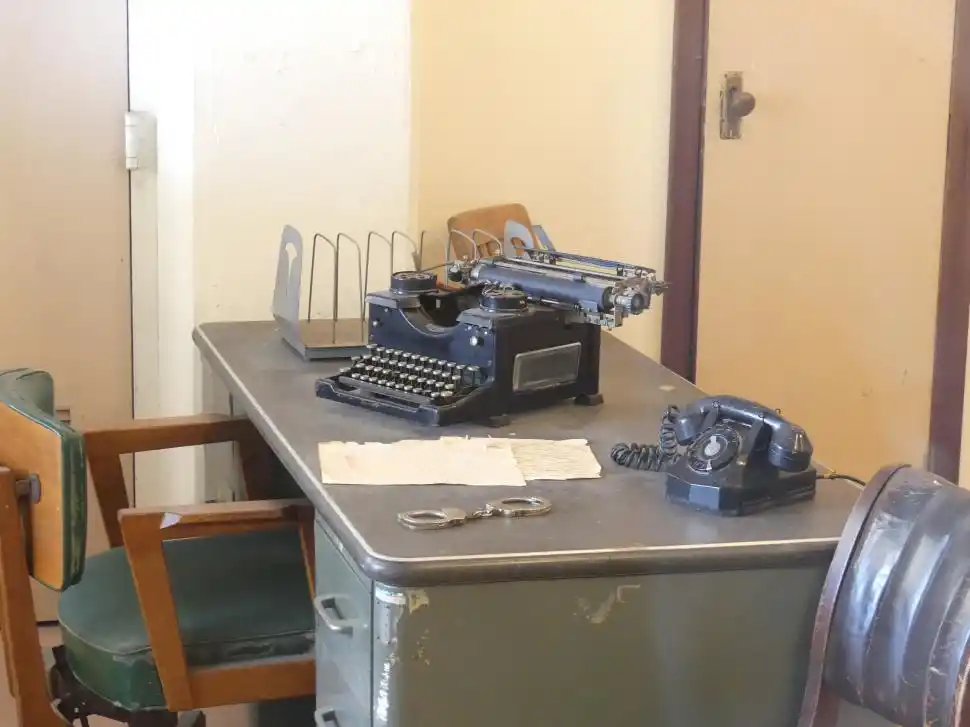 RECUERDOS. El escritorio del último director.