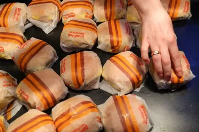 Delicioso y punto: Rusia abre con nuevo nombre los locales de McDonalds
