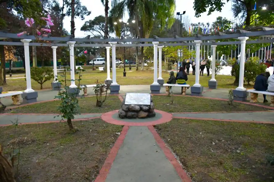 ASÍ QUEDÓ LA PLAZA. 