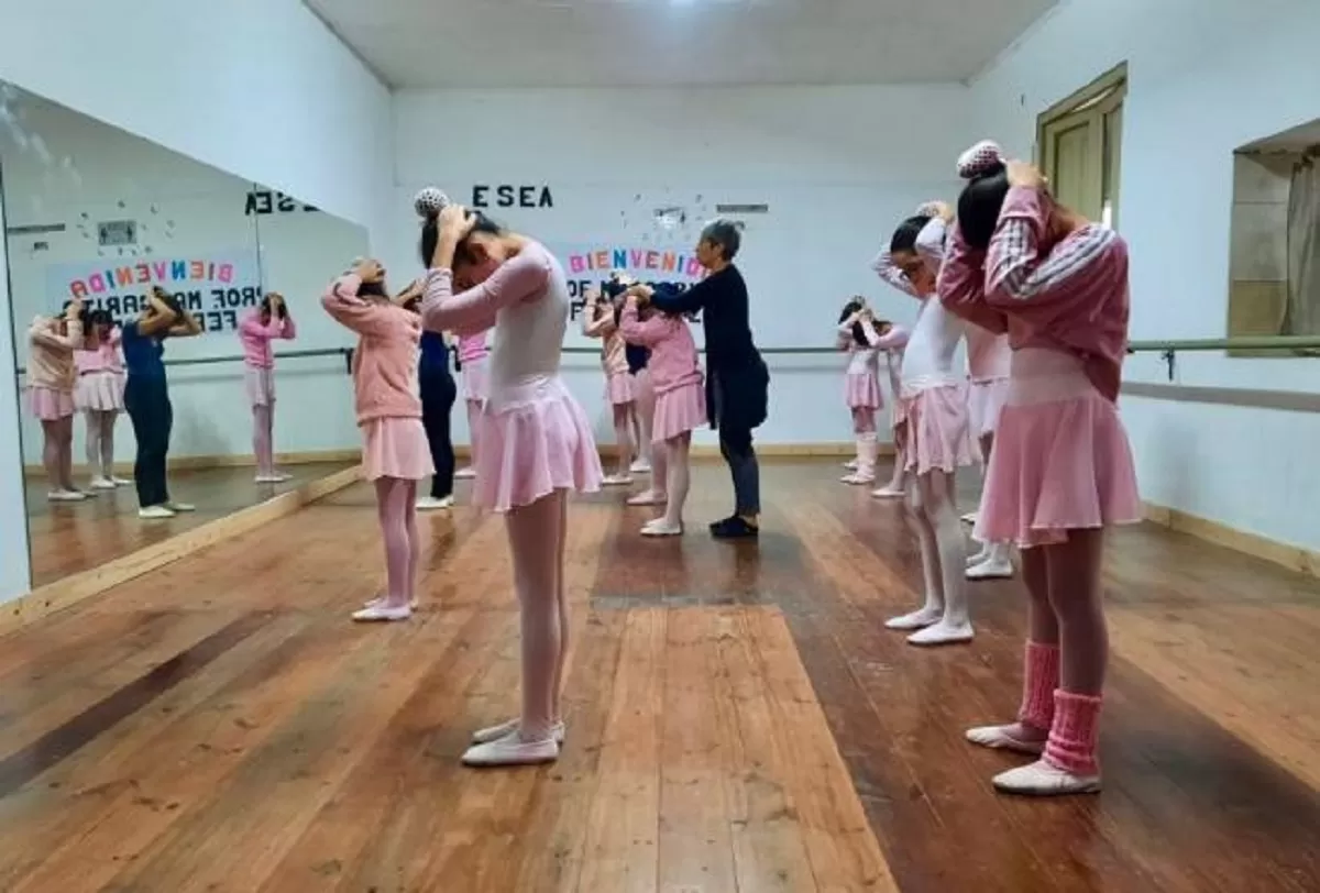 Estudiantes de la ESEA de Bella Vista y Concepción participaron de una clase magistral con Margarita Fernández, del teatro Colón.