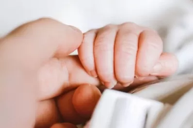 Una nena, que estaba intubada en grave estado, se salvó y creen que fue un milagro de la Virgen