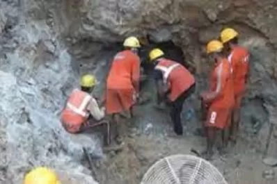 India: un niño de 10 años está atrapado en un pozo hace más de 4 días