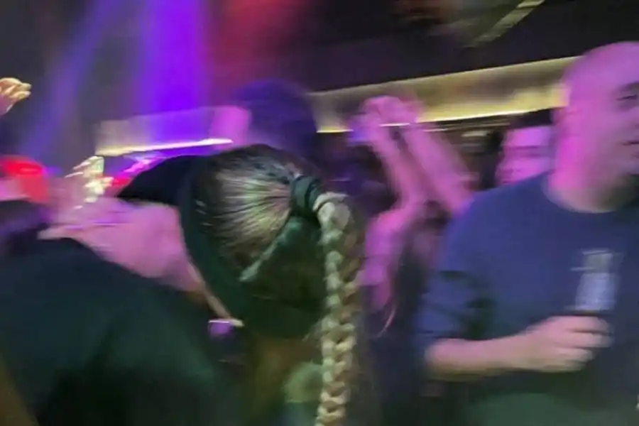 Las imagenes de Tini y De Paul fueron difundidas por los que asistieron a la fiesta.