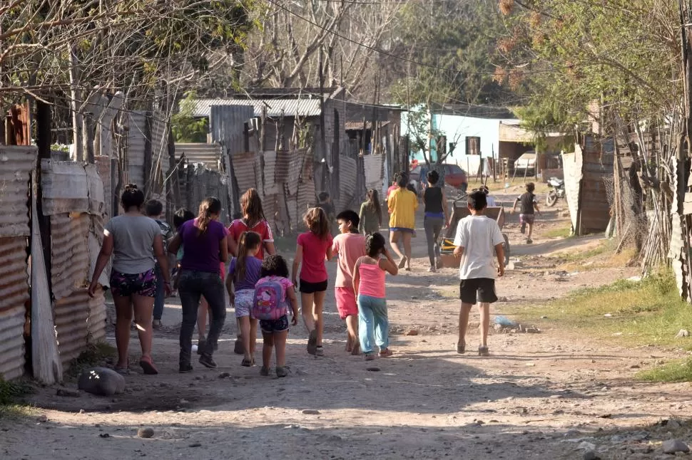 DATOS POCO ALENTADORES. La pobreza golpea con fuerza a los menores de 18 años en la Argentina. LA GACETA / FOTO DE INÉS QUINTEROS ORIO