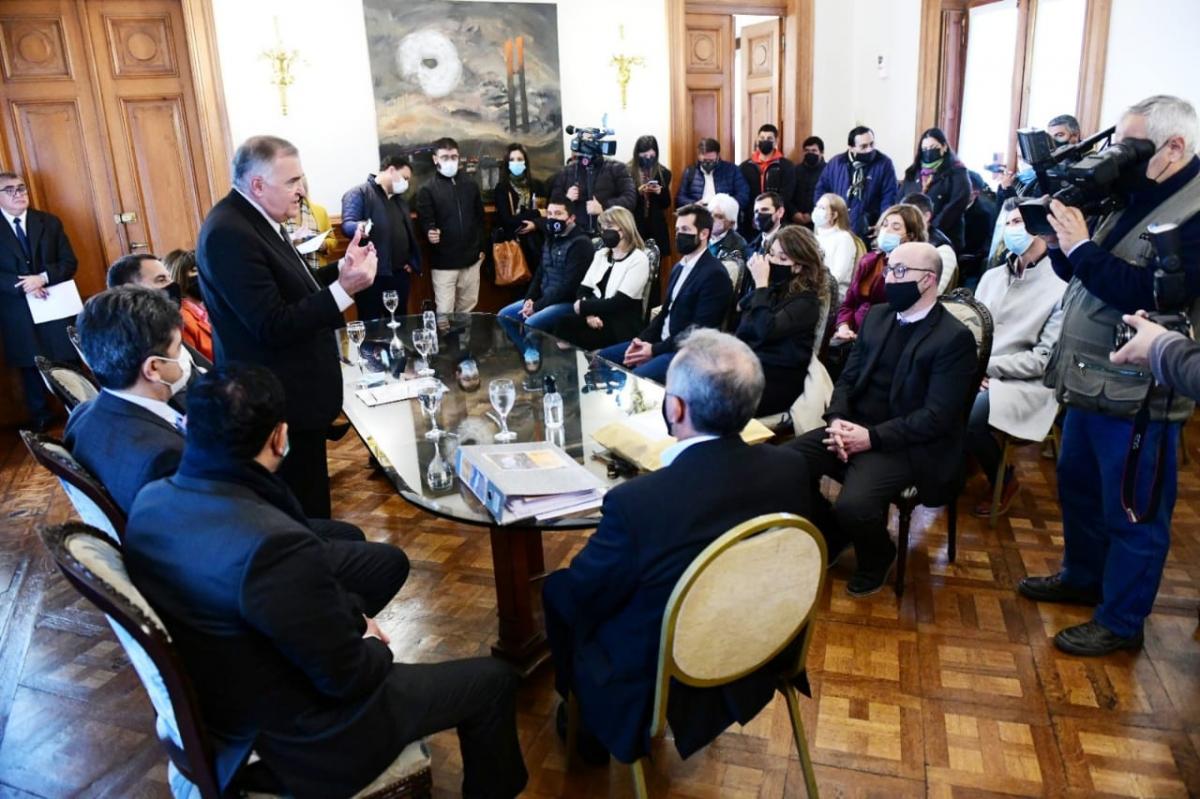 El gobernador Osvaldo Jaldo encabezó el acto en la Casa de Gobierno. Foto de Comunicación Pública