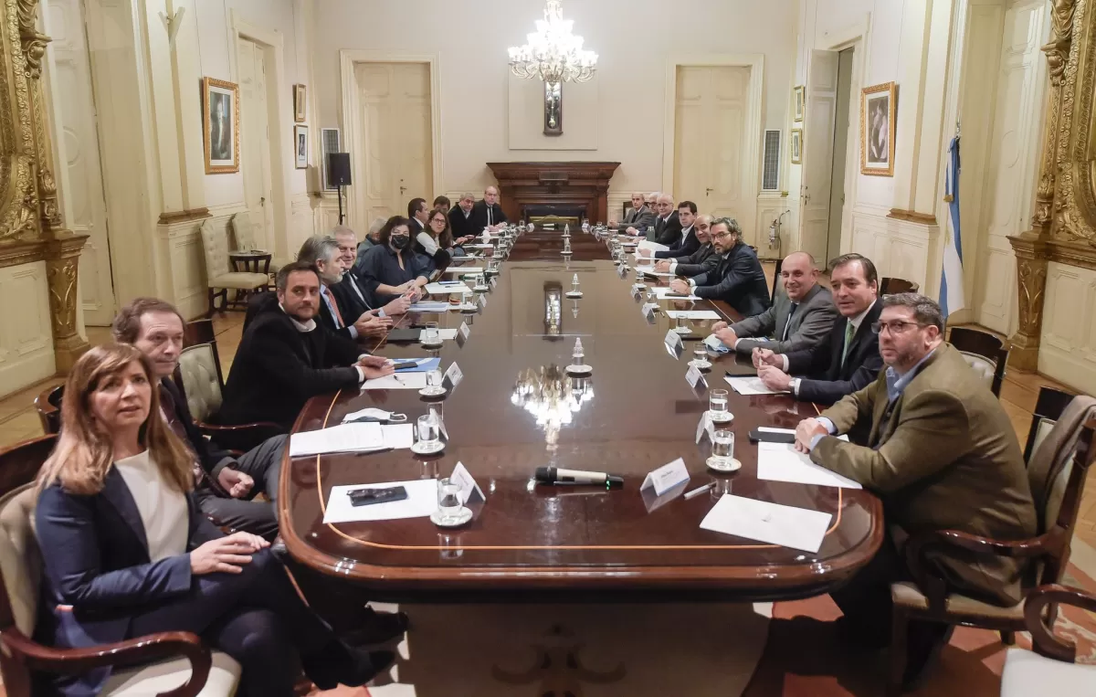 EN REUNIÓN DE GABINETE. El tucumano Juan Manzur coordinó la rueda de trabajo con ministros y secretarios del PEN. Foto: Prensa Jefatura de Gabinete