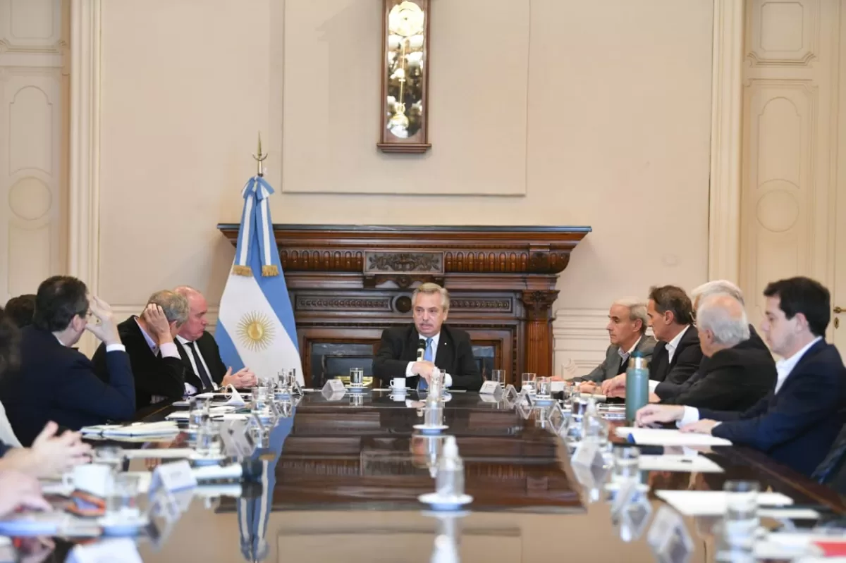 ALBERTO FERNÁNDEZ. Reunión con los ministros en Casa Rosasa.