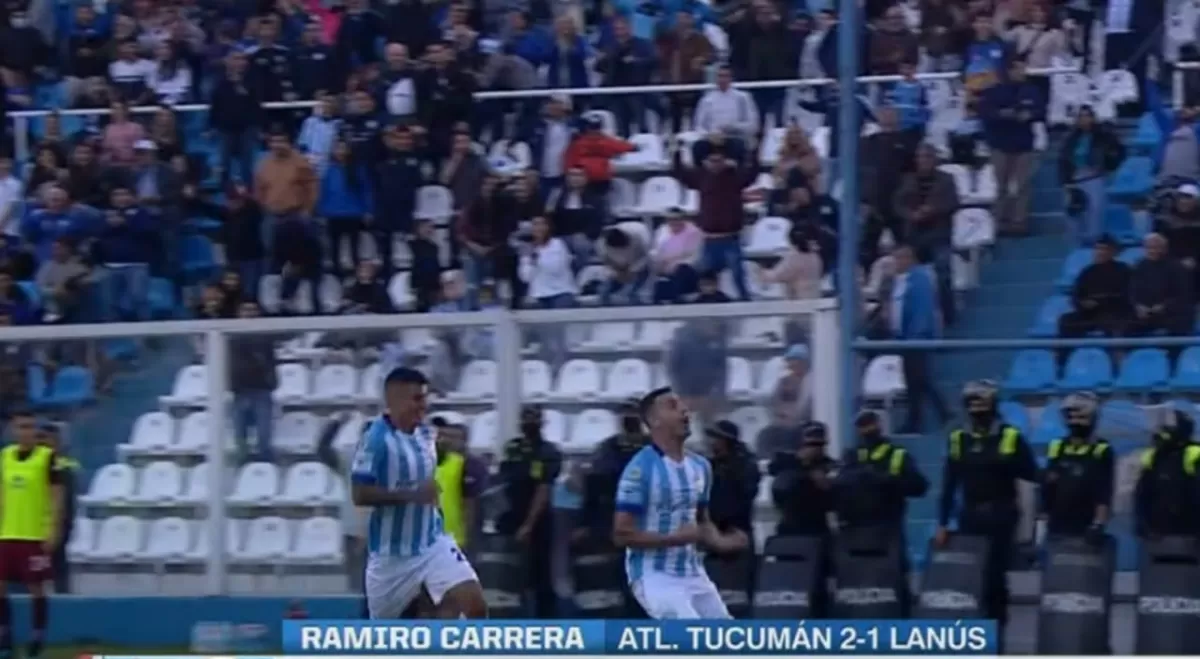 Ramiro Carrera festeja su gol en el estadio Monumental.