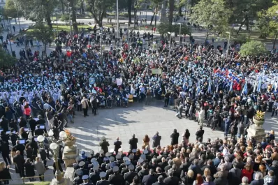 “Aurora”, la promesa a la bandera y el falso patriotismo