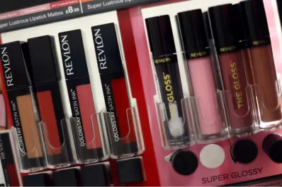 La firma de cosméticos Revlon se declaró en quiebra