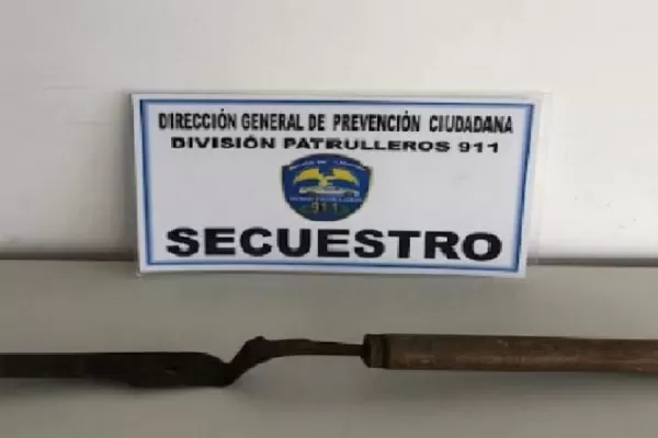 Mujer atacó a su vecina con una tijera de podar, en Pellegrini y Lamadrid