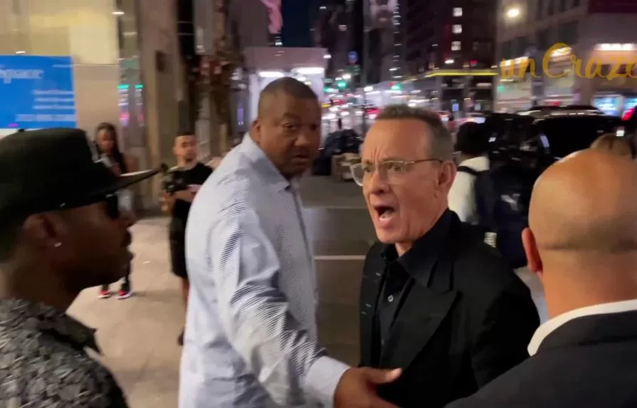 Video: Tom Hanks enfureció cuando un fan se acercó mucho a su esposa