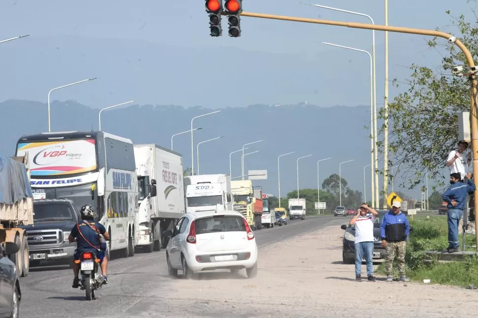 ZONA CRÍTICA. El cruce de las rutas 9 y 306, en zona del acceso por San Andrés. Foto de febrero pasado. 